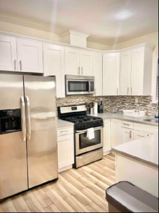 Park Slope Brownstone, Private Room, Private Bath Apartment *