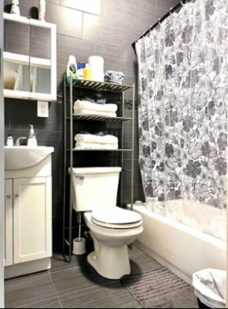 Park Slope Brownstone, Private Room, Private Bath * New York