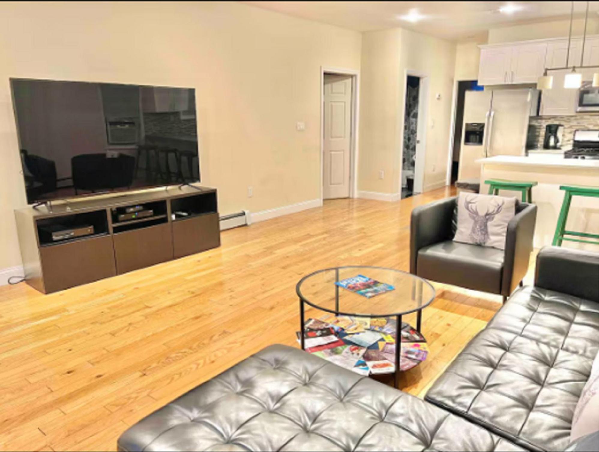 Park Slope Brownstone, Private Room, Private Bath Apartment *